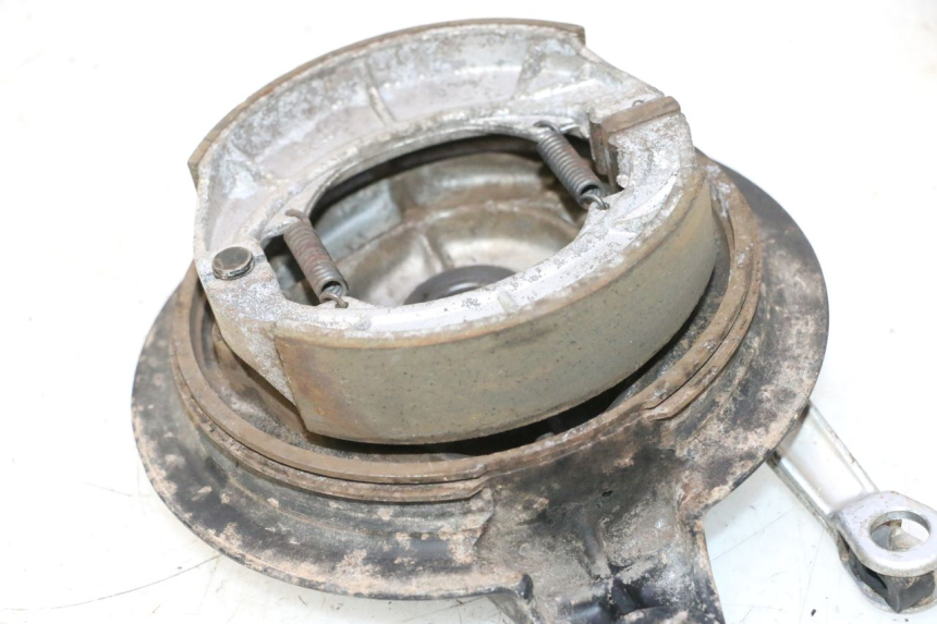 photo de REAR BRAKE DRUM SUZUKI DR S 600 (1985 - 1989) - Fixing points details