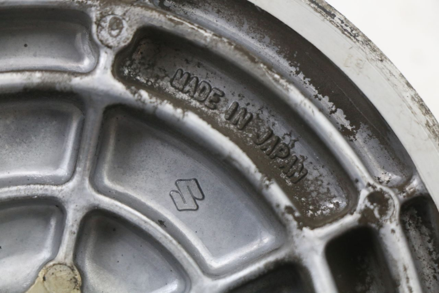 photo de REAR BRAKE DRUM SUZUKI GSX E 250 (1982 - 1983) - Technical close-up