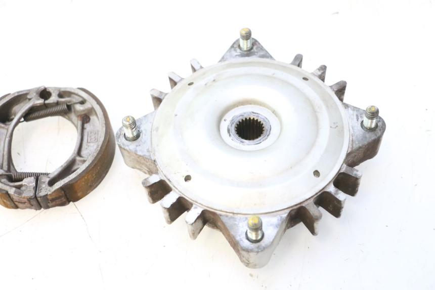 photo de REAR BRAKE DRUM SYM MIO 50 (2005 - 2010) - Technical close-up