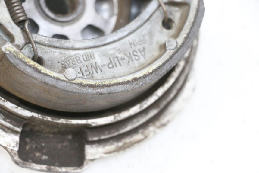 photo de REAR BRAKE DRUM YAMAHA TTR 125 (2000 - 2020) - Fixing points details