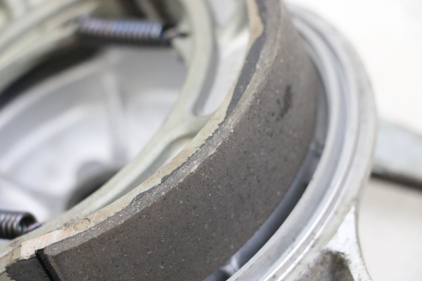 photo de REAR BRAKE DRUM SUZUKI VL INTRUDER 125 (2004 - 2007) - Zoom on usage condition