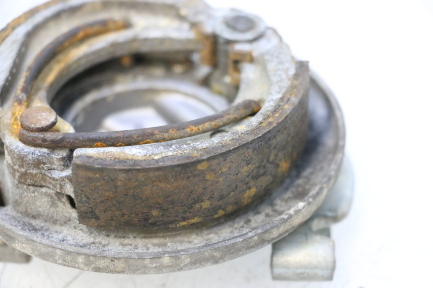 photo de FRONT BRAKE DRUM PEUGEOT 103 SPX CLIP 50 (1989 - 1992) - Fixing points details