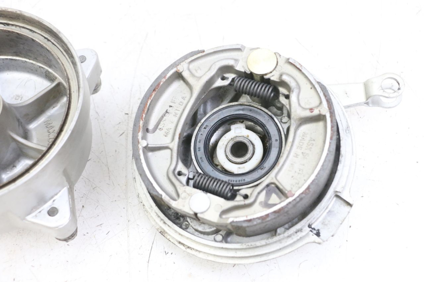 photo de FRONT DRUM HONDA SCV LEAD 100 (2003 - 2007) - Distinctive features