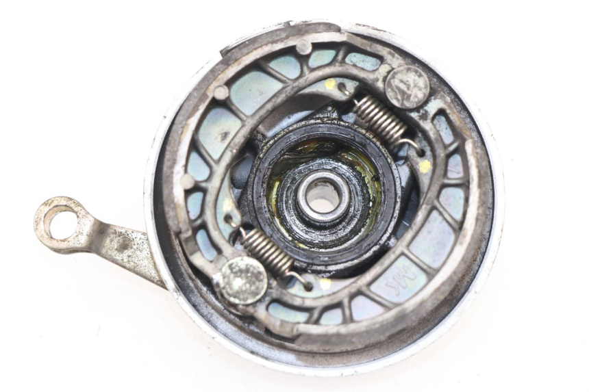 photo de FRONT BRAKE DRUM PEUGEOT LUDIX ONE 50 (2004 - 2006) - Fixing points details