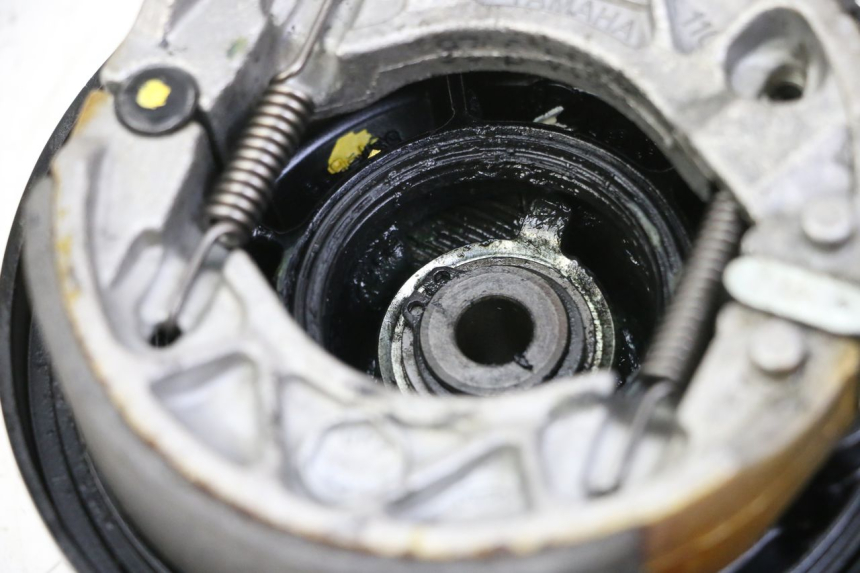 photo de FRONT BRAKE DRUM MBK OVETTO ONE 2T 50 (2013 - 2017) - Fixing points details