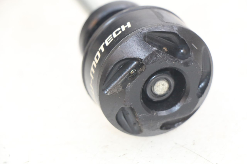 photo de ENGINE MOUNT HONDA CB R 1000 (2018 - 2023) - Zoom on usage condition