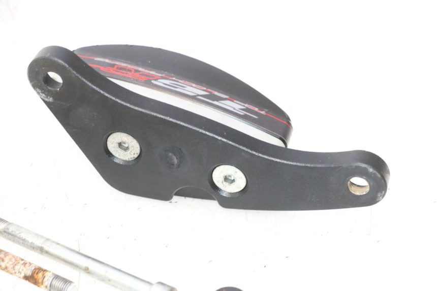 photo de ENGINE SLIDER SUZUKI SV S 650 (2003 - 2009) - Fixing points details