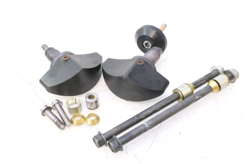 photo de ENGINE SLIDER YAMAHA YZF R6 600 (2008 - 2009) - Distinctive features