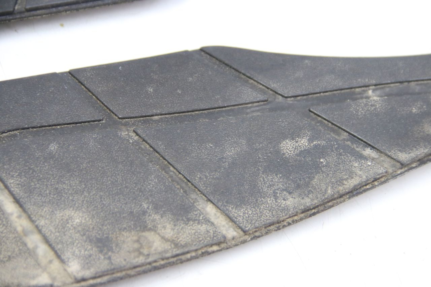 photo de FOOTBOARD MAT APRILIA ATLANTIC 500 (2002 - 2003) - Additional view of the item