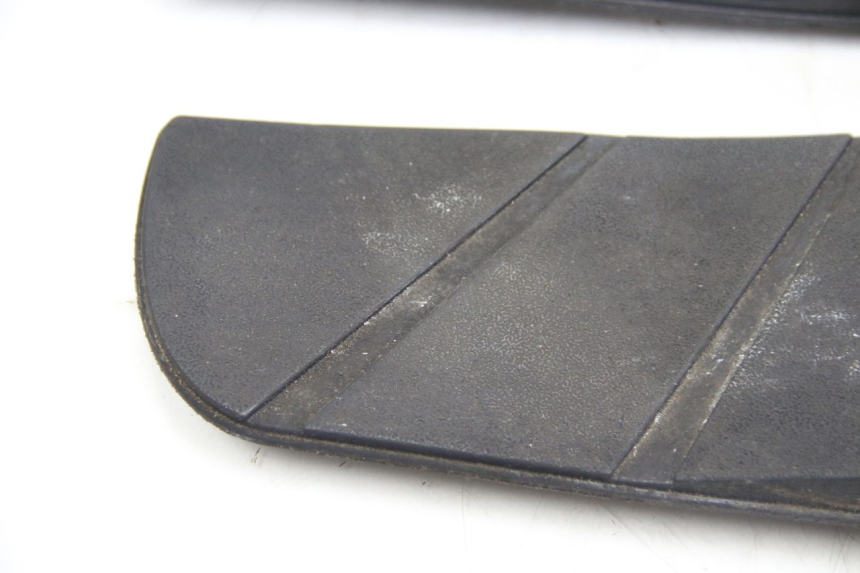 photo de FOOTBOARD MAT APRILIA ATLANTIC 500 (2002 - 2003) - High-resolution close-up