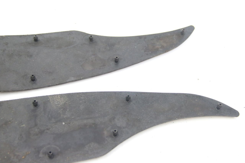 photo de FOOTBOARD MAT APRILIA ATLANTIC 500 (2002 - 2003) - Fixing points details