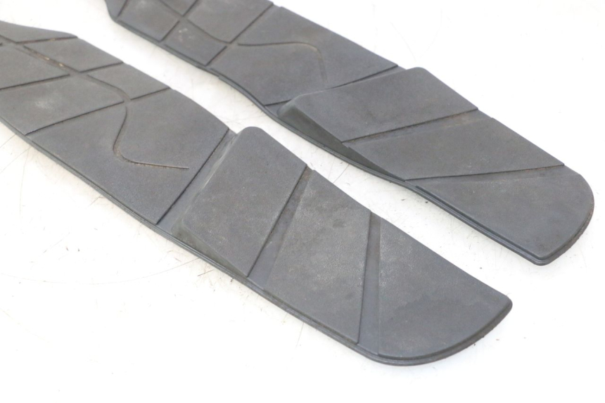 photo de FLOOR PANEL RUBBER APRILIA ATLANTIC S 125 (2010 - 2013) - Technical close-up