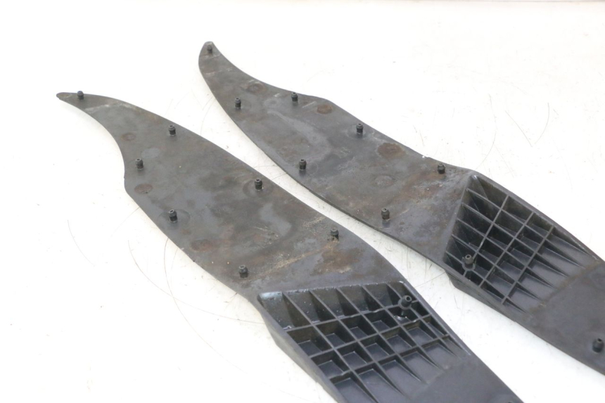 photo de FLOOR PANEL RUBBER APRILIA ATLANTIC S 125 (2010 - 2013) - Fixing points details