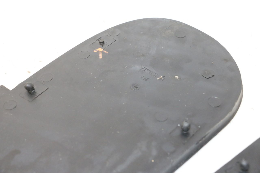 photo de FLOOR PANEL RUBBER BMW C1 125 (2000 - 2003) - Zoom on usage condition