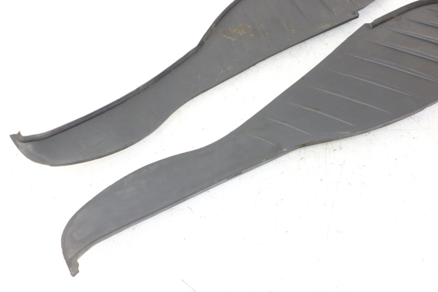 photo de FLOOR PANEL RUBBER BMW C1 125 (2000 - 2003) - Surface and material condition