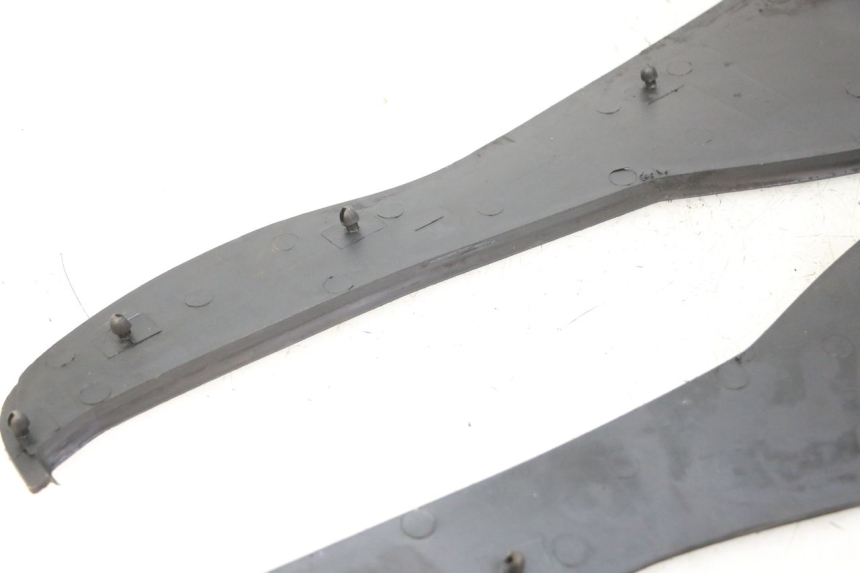 photo de FLOOR PANEL RUBBER BMW C1 125 (2000 - 2003) - Zoom on usage condition