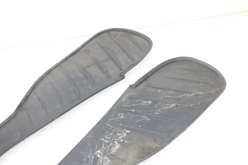 photo de FLOOR PANEL RUBBER BMW C1 125 (2000 - 2003) - Fixing points details