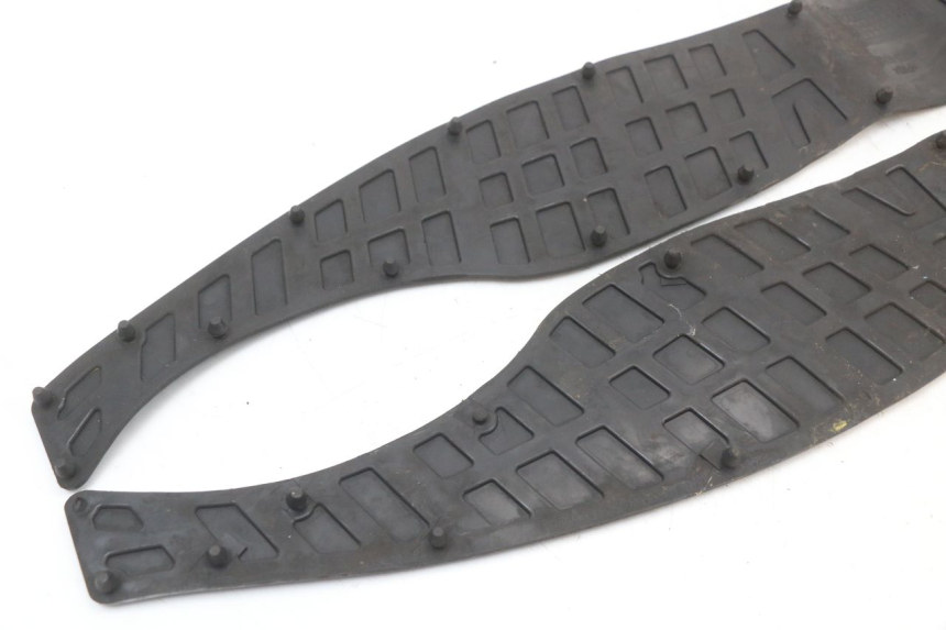 photo de FLOOR PANEL RUBBER SUZUKI BURGMAN 125 (2007 - 2014) - Technical close-up