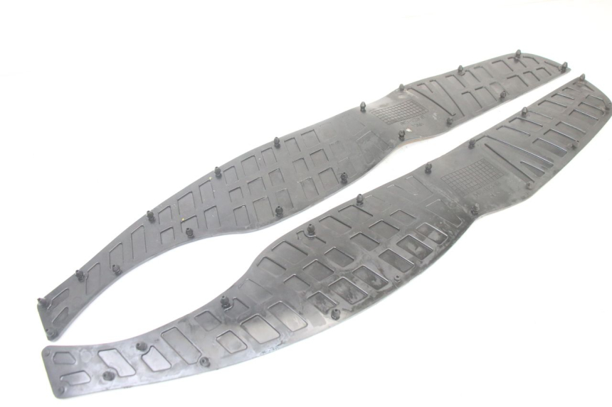 photo de FLOOR PANEL RUBBER SUZUKI BURGMAN 125 (2015 - 2017) - Alternative perspective