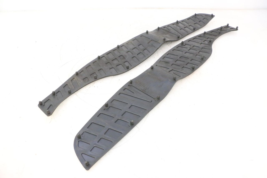 photo de FLOOR PANEL RUBBER SUZUKI BURGMAN 125 (2007 - 2014) - Technical close-up