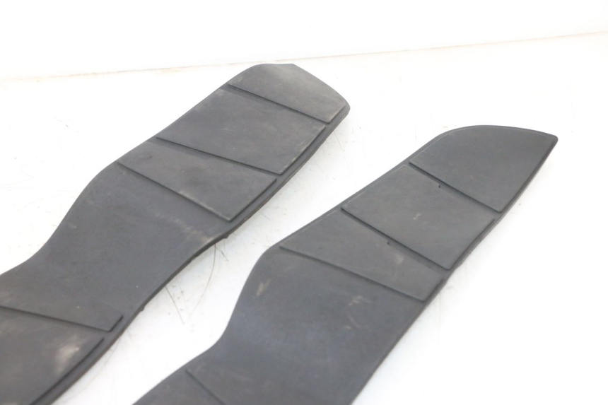 photo de FLOOR PANEL RUBBER SUZUKI BURGMAN 125 (2007 - 2014) - Product overview