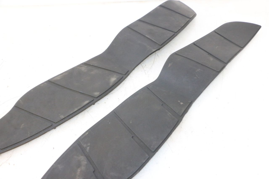 photo de FLOOR PANEL RUBBER SUZUKI BURGMAN 125 (2007 - 2014) - Fixing points details
