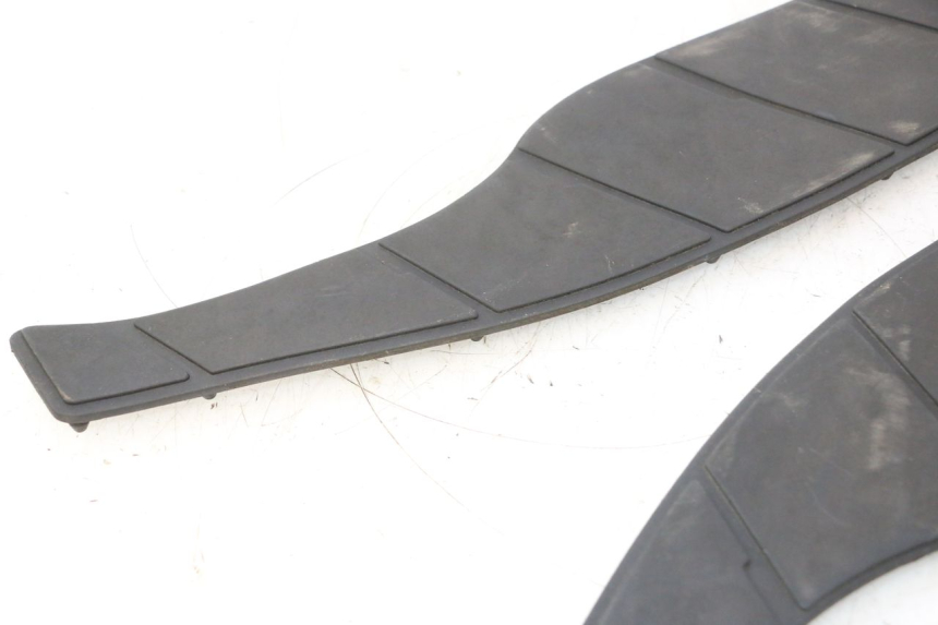 photo de FLOOR PANEL RUBBER SUZUKI BURGMAN 125 (2007 - 2014) - Checked used part