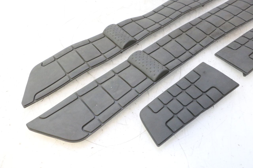 photo de FLOOR PANEL RUBBER SUZUKI BURGMAN EXECUTIVE ABS 650 (2006 - 2012) - Product overview