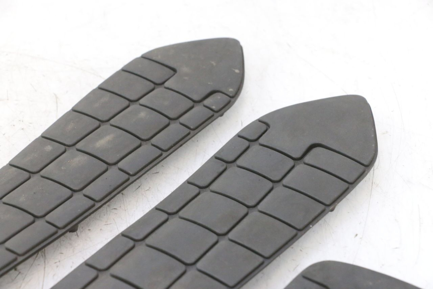 photo de FLOOR PANEL RUBBER SUZUKI BURGMAN EXECUTIVE ABS 650 (2006 - 2012) - Surface and material condition
