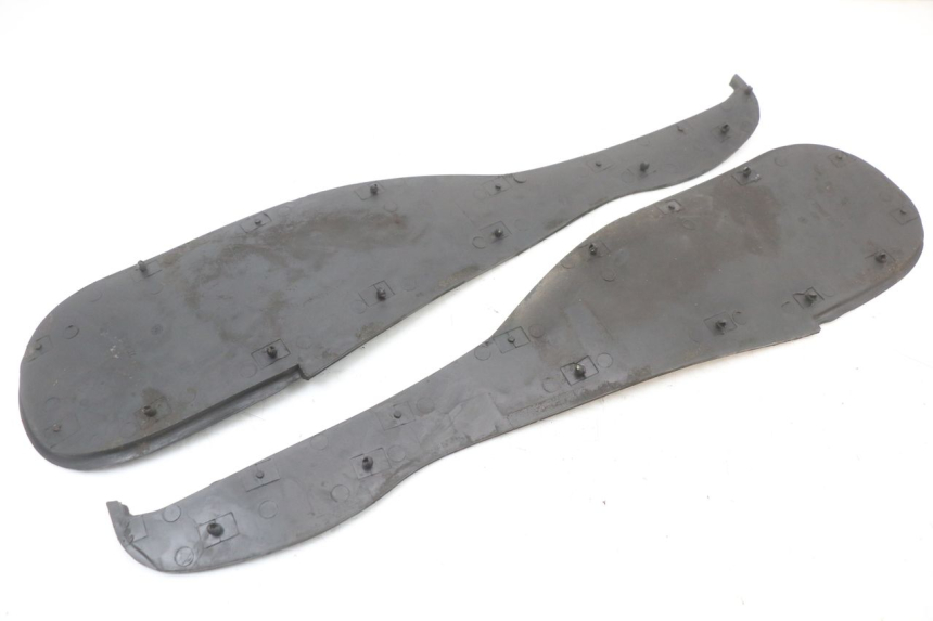 photo de FLOOR PANEL RUBBER BMW C1 125 (2000 - 2003) - Technical close-up