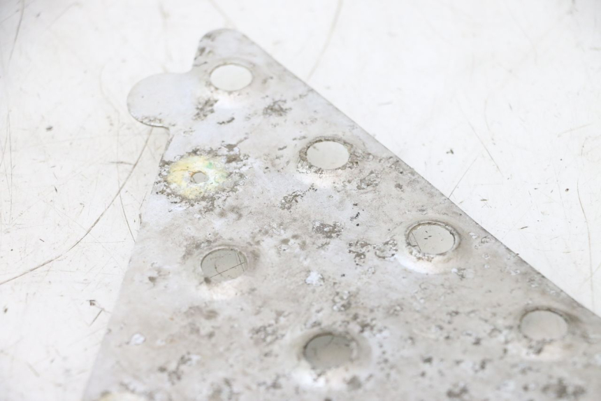 photo de FLOOR PANEL RUBBER KEEWAY F-ACT NAKED 50 (2009 - 2014) - Technical close-up