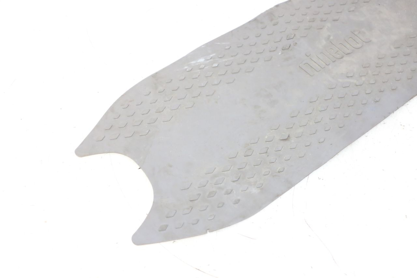 photo de FOOTREST MAT SEGWAY NINEBOT F65I 1 - Technical close-up