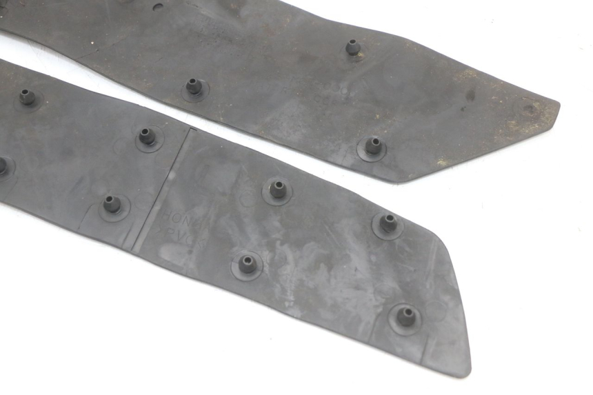 photo de FLOOR PANEL RUBBER HONDA FJS SILVER WING SILVERWING 400 (2005 - 2008) - Fixing points details