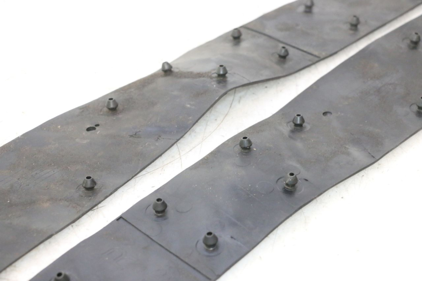photo de FLOOR PANEL RUBBER HONDA FJS SILVER WING SILVERWING 400 (2005 - 2008) - Zoom on usage condition