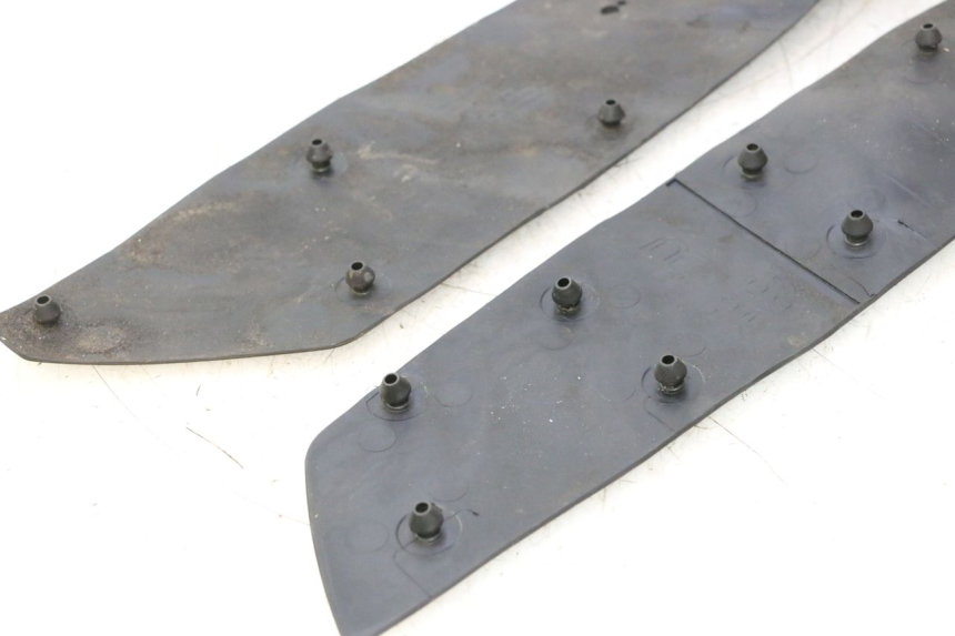 photo de FLOOR PANEL RUBBER HONDA FJS SILVER WING SILVERWING 400 (2005 - 2008) - Alternative perspective