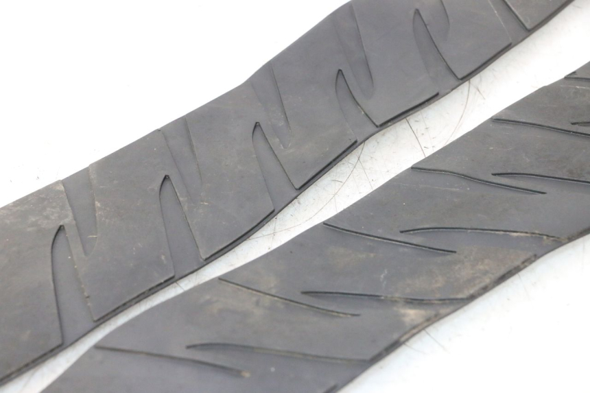 photo de FLOOR PANEL RUBBER HONDA FJS SILVER WING SILVERWING 400 (2005 - 2008) - Fixing points details