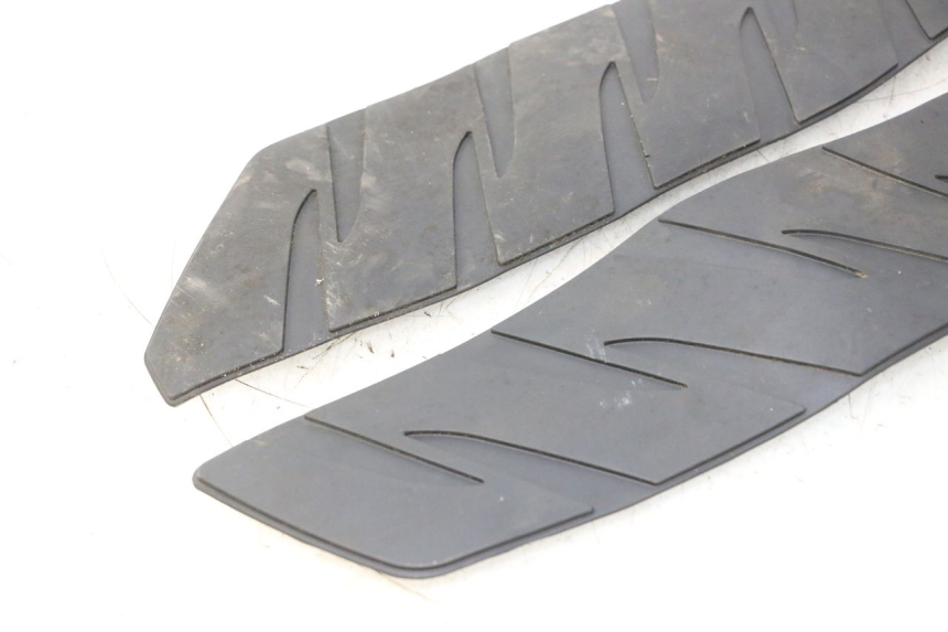 photo de FLOOR PANEL RUBBER HONDA FJS SILVER WING SILVERWING 400 (2005 - 2008) - Surface and material condition
