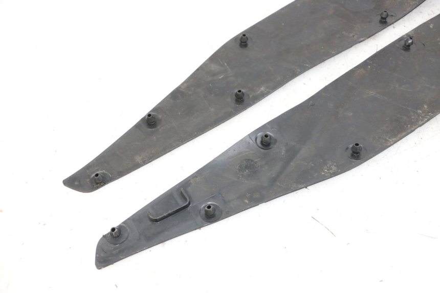 photo de FLOOR PANEL RUBBER HONDA FORZA ABS 300 (2013 - 2017) - Technical close-up