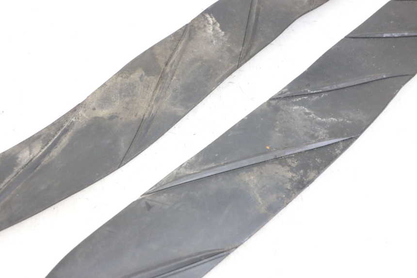 photo de FLOOR PANEL RUBBER HONDA FORZA ABS 300 (2013 - 2017) - Fixing points details