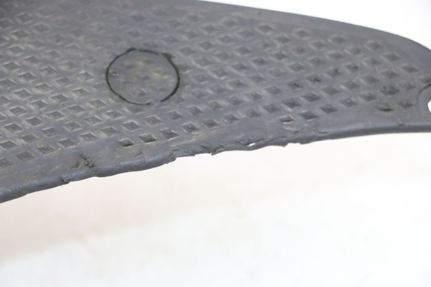 photo de FLOOR PANEL RUBBER GILERA NEXUS 300 (2008 - 2013) - Zoom on usage condition