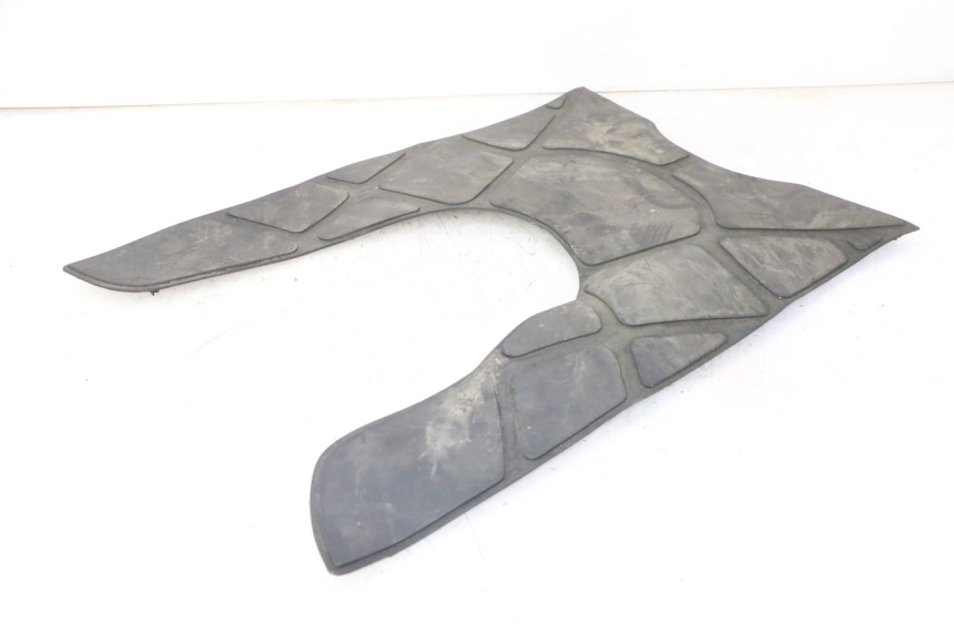photo de FLOOR PANEL RUBBER KYMCO GRAND DINK 125 (2008 - 2014) - Alternative perspective