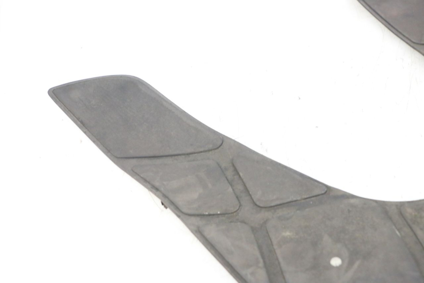 photo de FLOOR PANEL RUBBER KYMCO GRAND DINK 125 (2002 - 2007) - Component detail