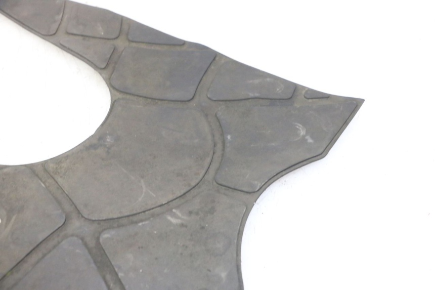 photo de FLOOR PANEL RUBBER KYMCO GRAND DINK 125 (2002 - 2007) - Zoom on usage condition