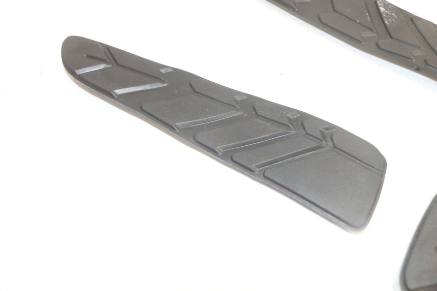 photo de FLOOR PANEL RUBBER SYM GTS EVO 125 (2009 - 2013) - Component detail