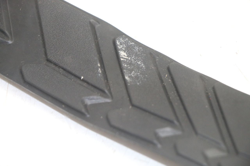photo de FLOOR PANEL RUBBER SYM GTS EVO 125 (2009 - 2013) - Alternative perspective