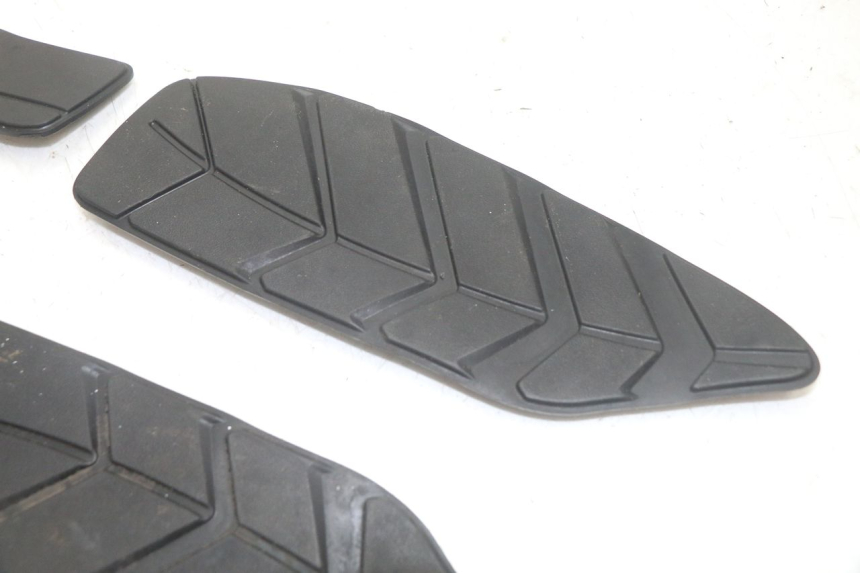 photo de FLOOR PANEL RUBBER SYM GTS EVO 125 (2009 - 2013) - Product overview