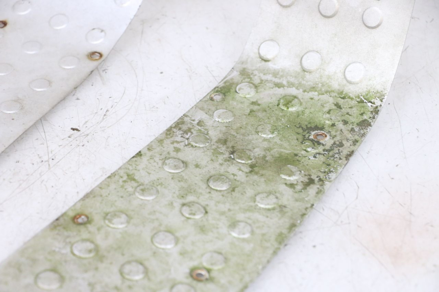 photo de FLOOR PANEL RUBBER JM MOTORS GTS 125 (2015 - 2019) - Technical close-up