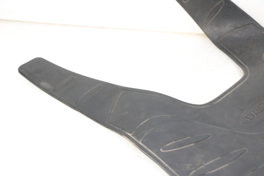 photo de FLOOR PANEL RUBBER DAELIM HISTORY 125 (2001 - 2002) - Technical close-up