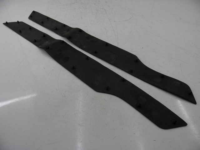 photo de FLOOR PANEL RUBBER HONDA FES PANTHEON 125 (2003 - 2007) - Component detail