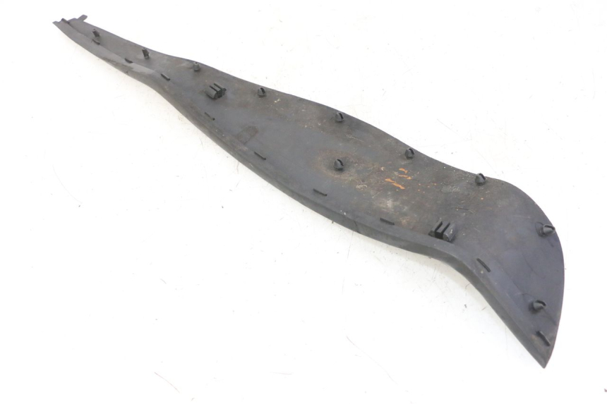 photo de FLOOR PANEL RUBBER PIAGGIO IE MP3 YOURBAN 300 (2011 - 2016) - Zoom on usage condition